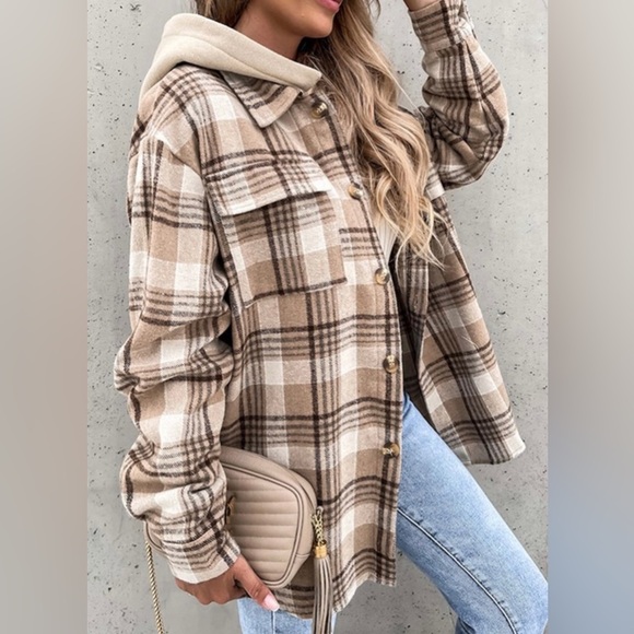 Hooded Plaid Jacket/Shacket with removeable hood - Picture 2 of 2